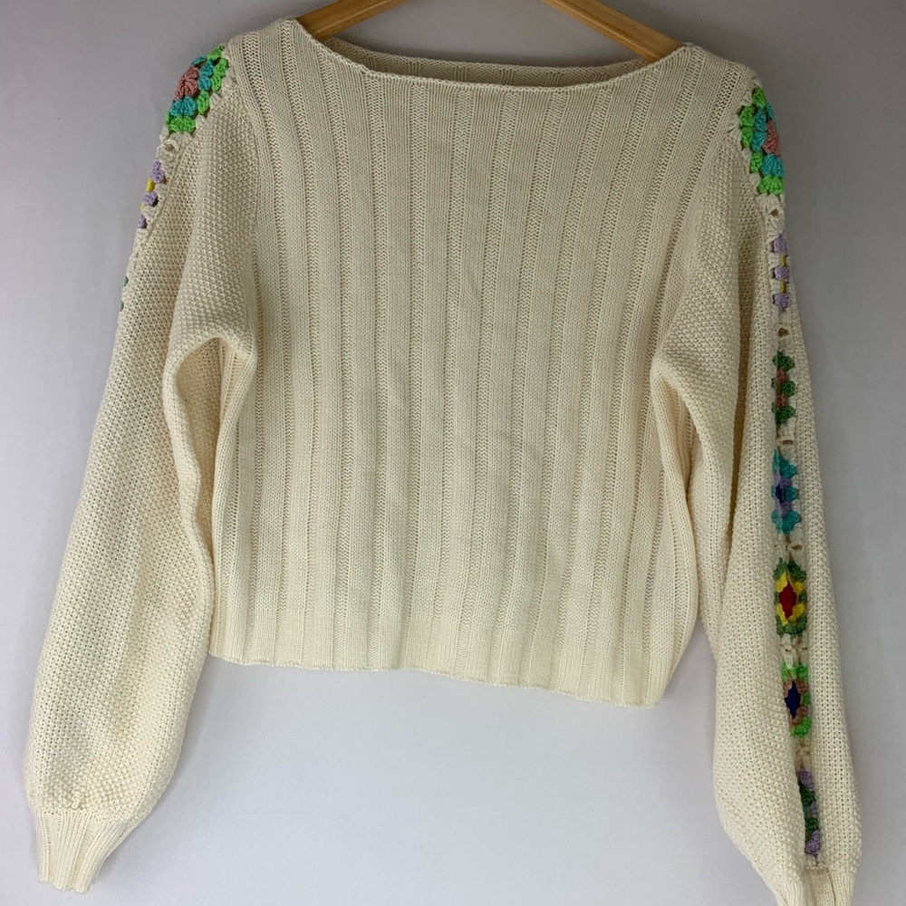 Pre- owned,Cream Sweater with Colorful Floral Accents